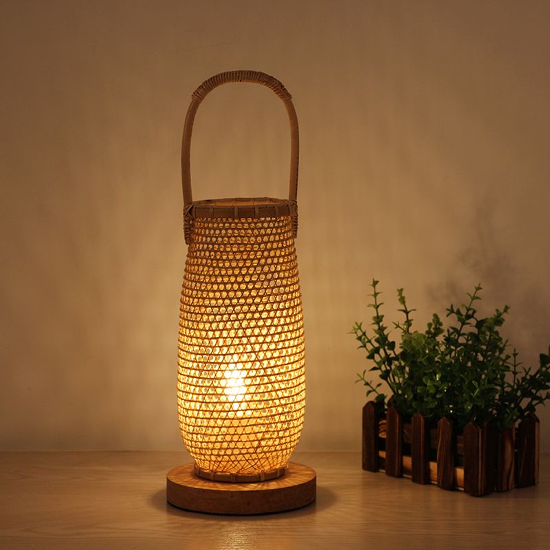 Lámpara de escritorio de cesta beige 1 cabeza 1 cabeza de bambú iluminación con base de madera circular