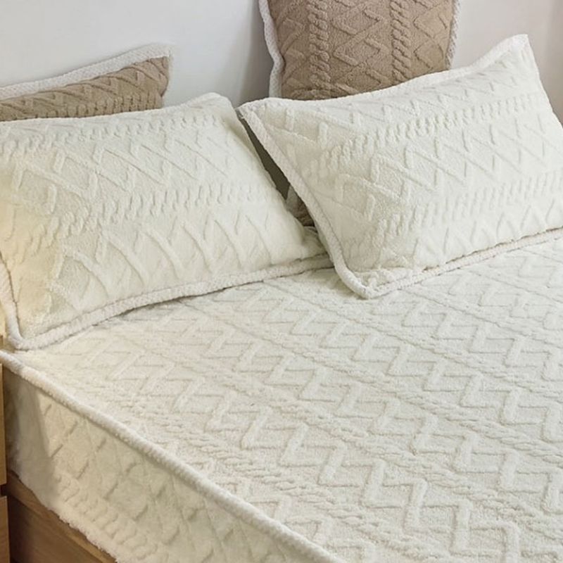 Modern Polyester Bed Sheet Set Super Soft Flannel Soild Pillowcase