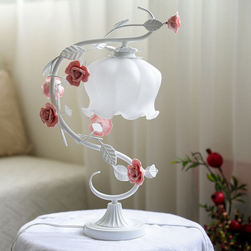 1��Head Table Lamp Pastoral Style Bud White Glass Nightstand Lighting with Ceramic Rose for Bedside