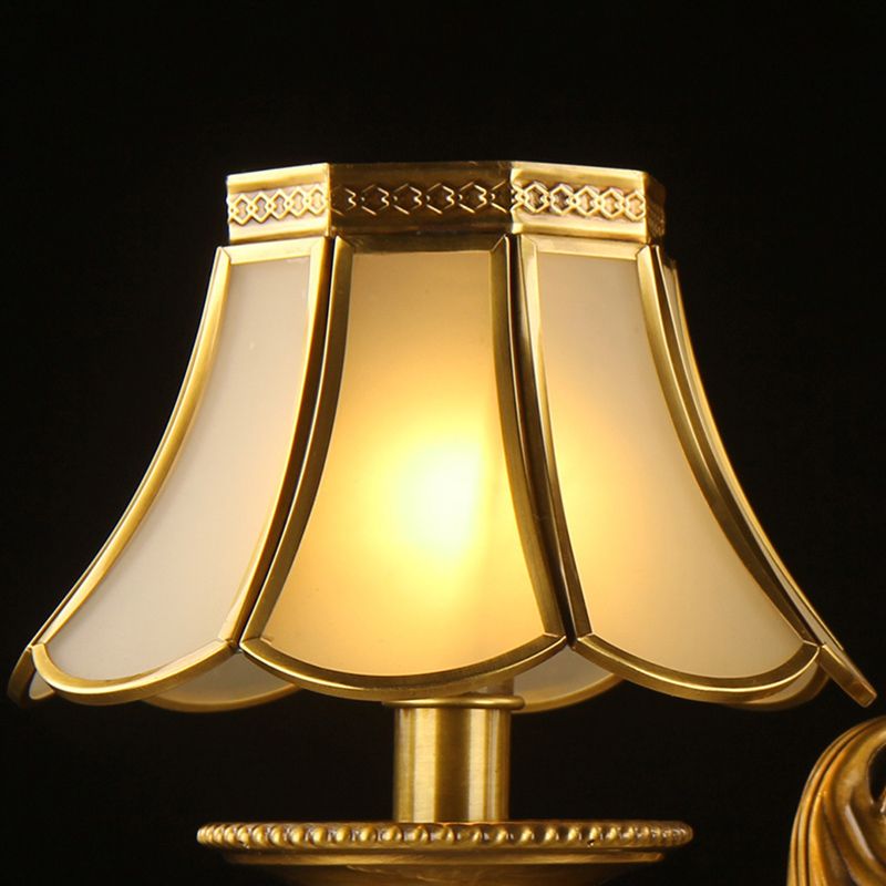 3/8 Lichter Suspensionsbeleuchtung kolonialgeflügelte gefrostete Glaskronleuchter -Anhängerlampe in Gold
