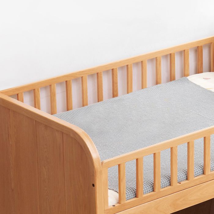 Natural Baby Crib Solid Wood Crib Nursery Bed with Guardrails