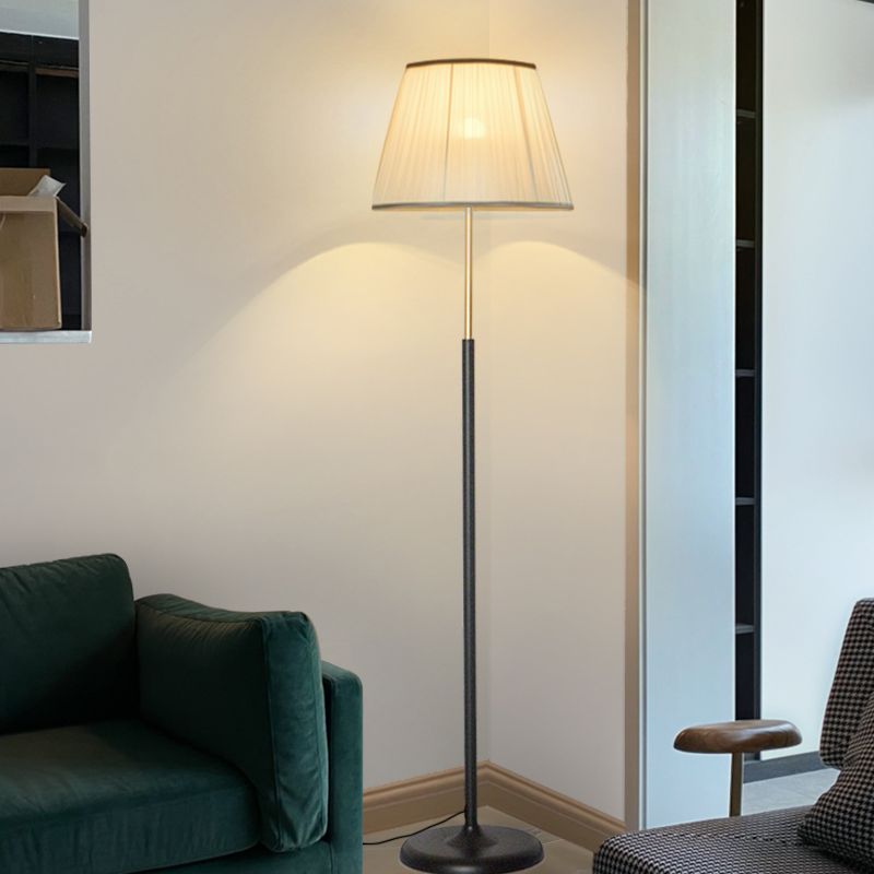 Moderne Stehlampe Bunte Bodenbeleuchtung mit Stoffton für Wohnzimmer