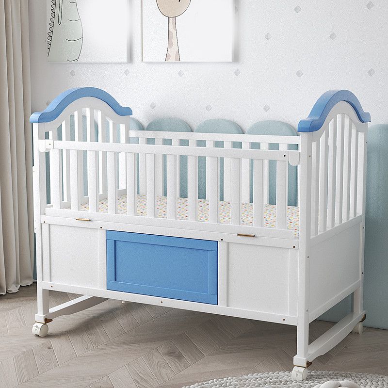 Wood Nursery Crib with Casters Modern Baby Crib with Guardrail