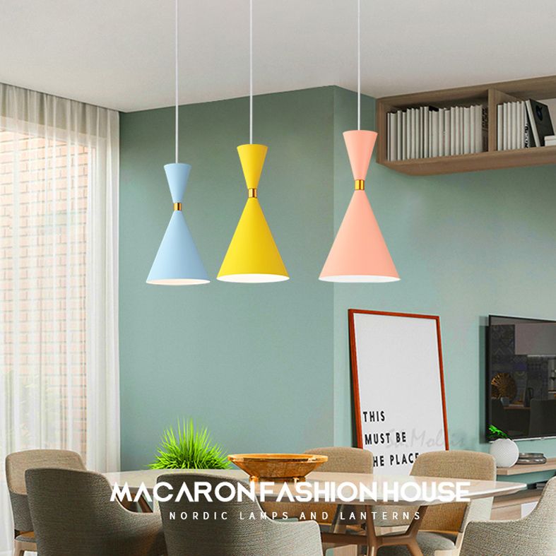 Lampe à suspension en aluminium conique Macaron 1-Light suspendu pour salle à manger