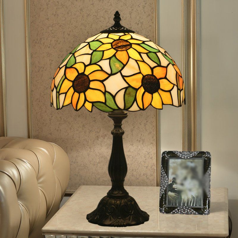 Lámpara de noche de sunflower de estilo tiffany 1 cabezal de arte de arte de vidrio lámpara de mesa de vidrio en amarillo