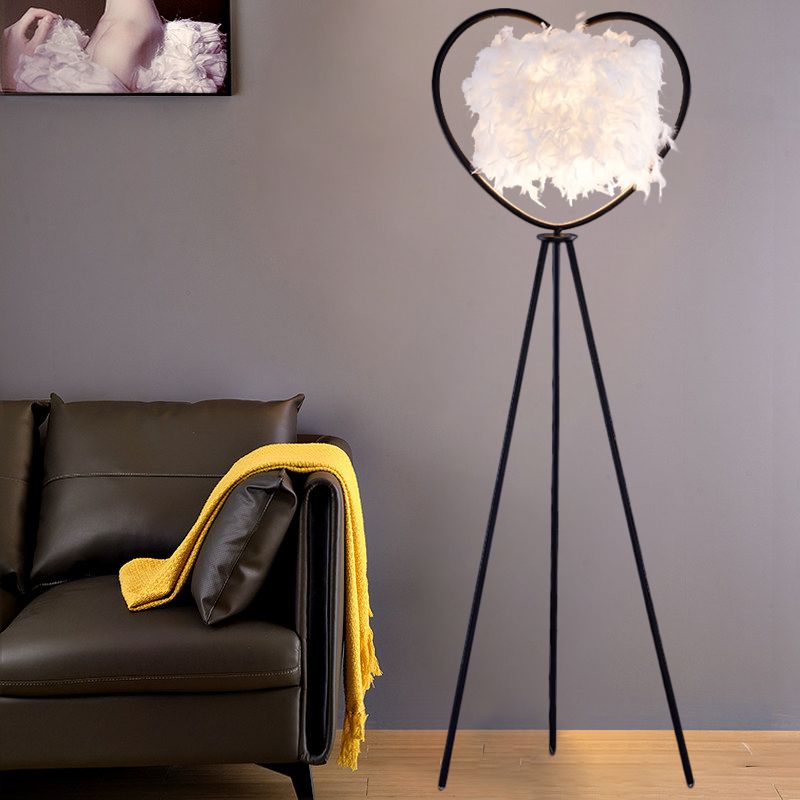 Loving Heart Frame Floor Lamp Post Modern Metallic 1-Head Black/Gold Finish Tripod Floor Standing Light with Feather Shade