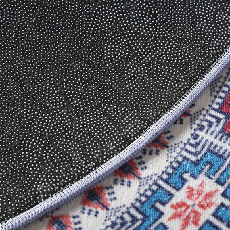 Round Ethnic Pattern Rug Polyester Antique Indoor Carpet Stain Resistant Area Rug for Living Room