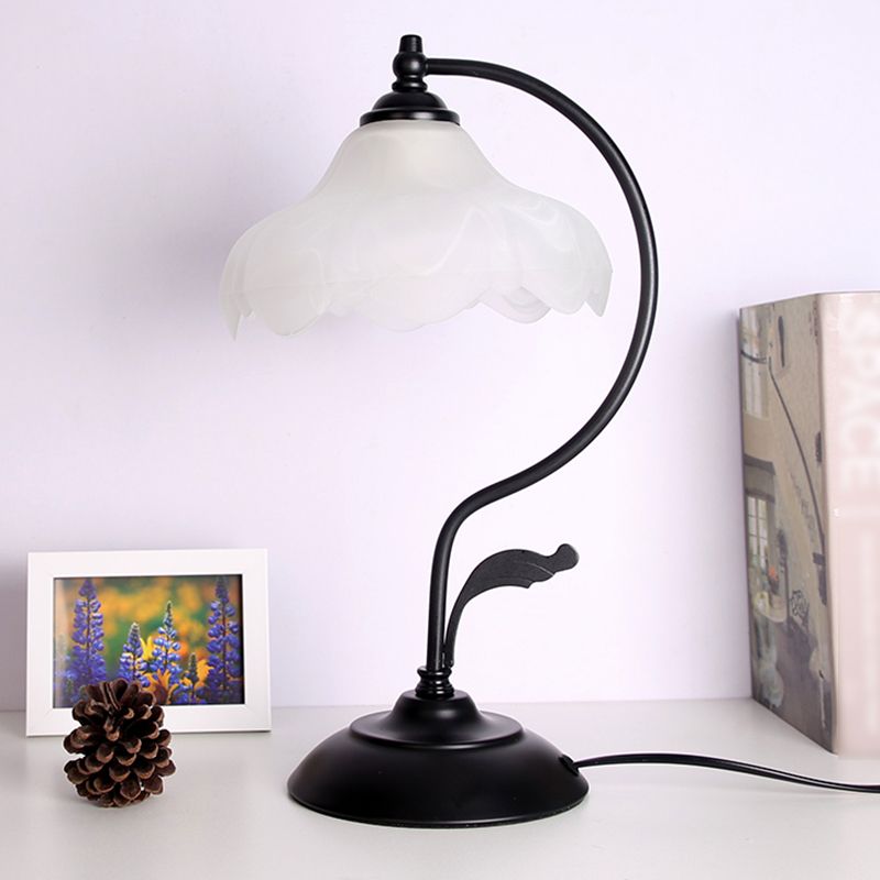 1 Light Modernism Night Table Lamps Metal Nightstand Lamp for Bedroom in Black