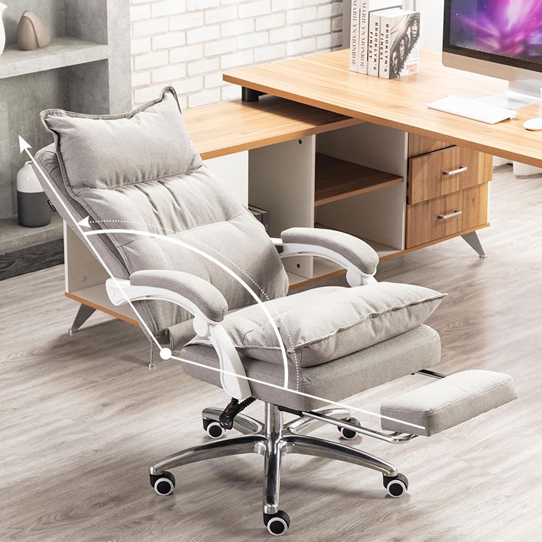 Executive Swivel Office Chair with Padded Arms Modern Task Chair with Wheels