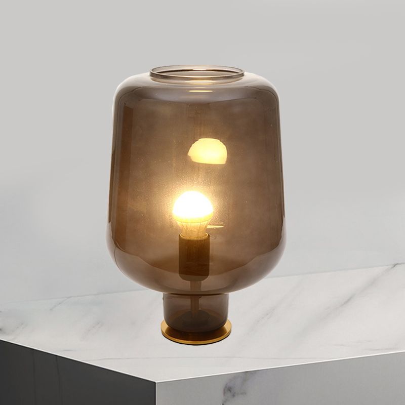 1 Glühbirnenschlafzimmer Nachttisch Leichtes Post moderne Messingschisch Lampe mit Glas Rauchgrau -Glasschatten