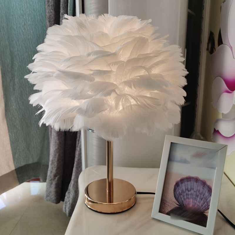 Contemporary Style Desk Lighting Fixture Creative Feather Desk Lamp for Bedroom