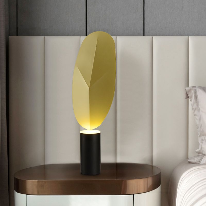 LED Leaf Task Lighting Modernist Metal Night Table Lamp in Pink/Gold for Living Room