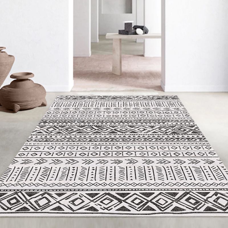 White Tone Vintage Indoor Rug Polyester Tribal Print Carpet Easy Care Rug for Home Decoration