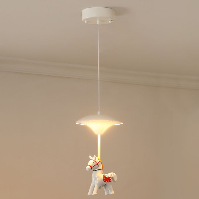 Cartoon LED Costilete Caballo blanco Caballo múltiple con sombra de metal para dormitorio