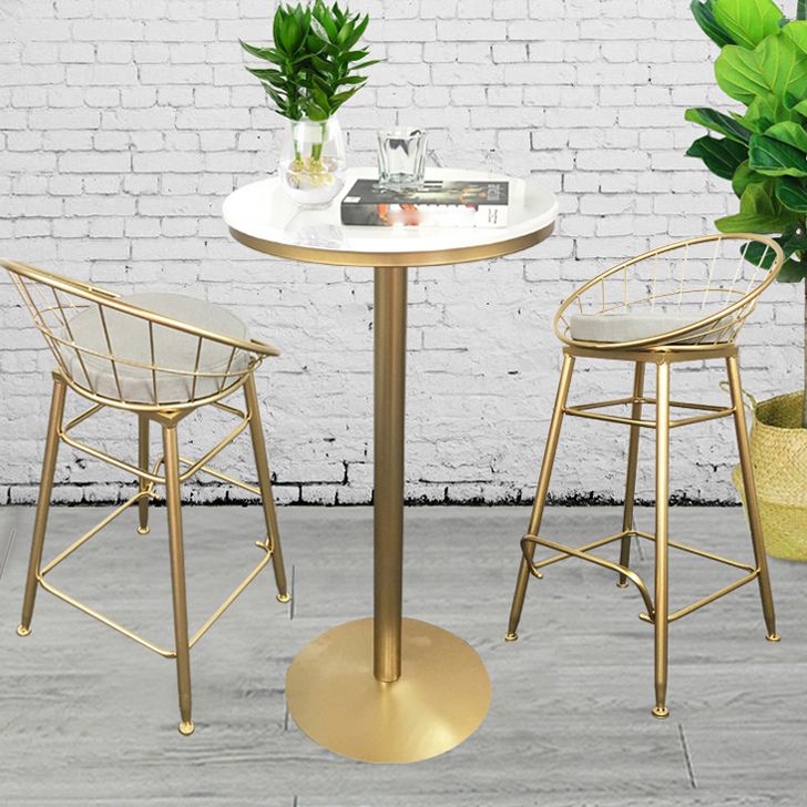 Glam -stijl gouden metalen balktafel witte top specialiteit indoor bistro tafel