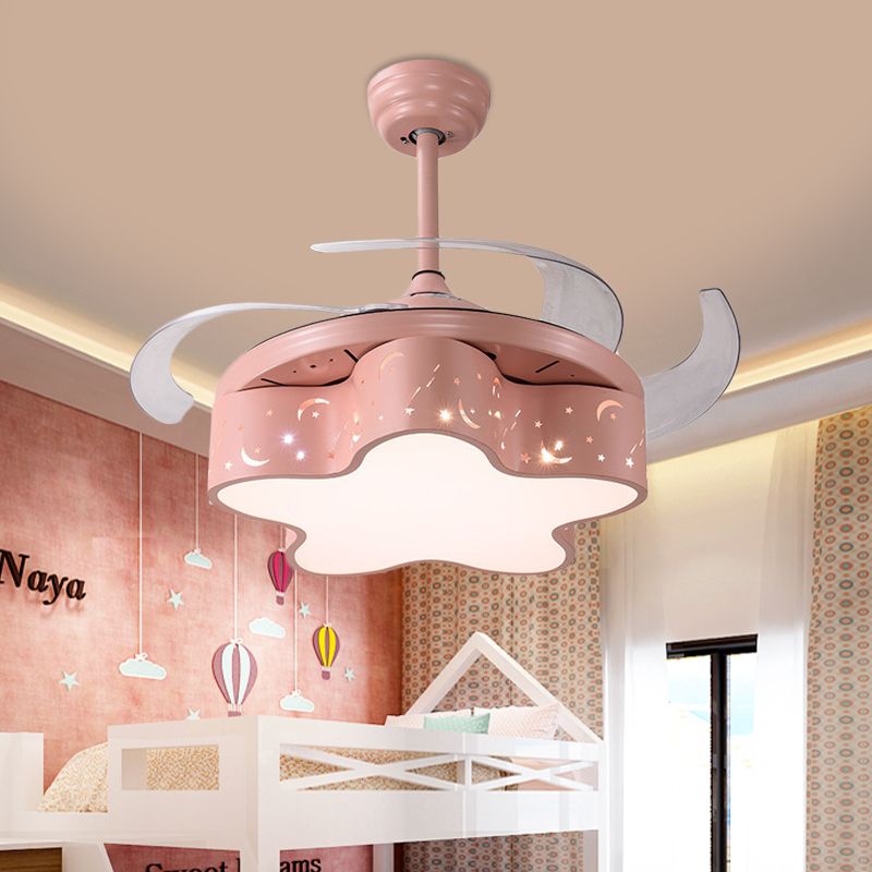 Forma de dormitorio de la estrella Ventilador colgante de dormitorio Metal Niños nórdicos 4 Blades transparentes LED Semi Flushmount en blanco/rosa/azul, 66 "de ancho