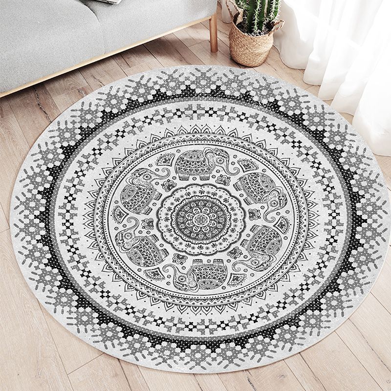 Red Bohemian Rug Polyester Graphic Rug Washable Rug for Home Decoration