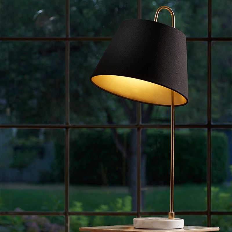 1 tête de salon table légère modernisme lampe de bureau noir avec une teinte en tissu conique