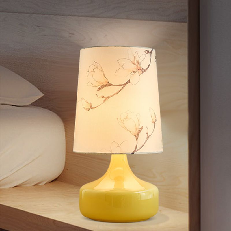 Single-Bulb Printed Fabric Night Light Korean Garden White Barrel Bedside Table Lighting with Yellow Vase Base