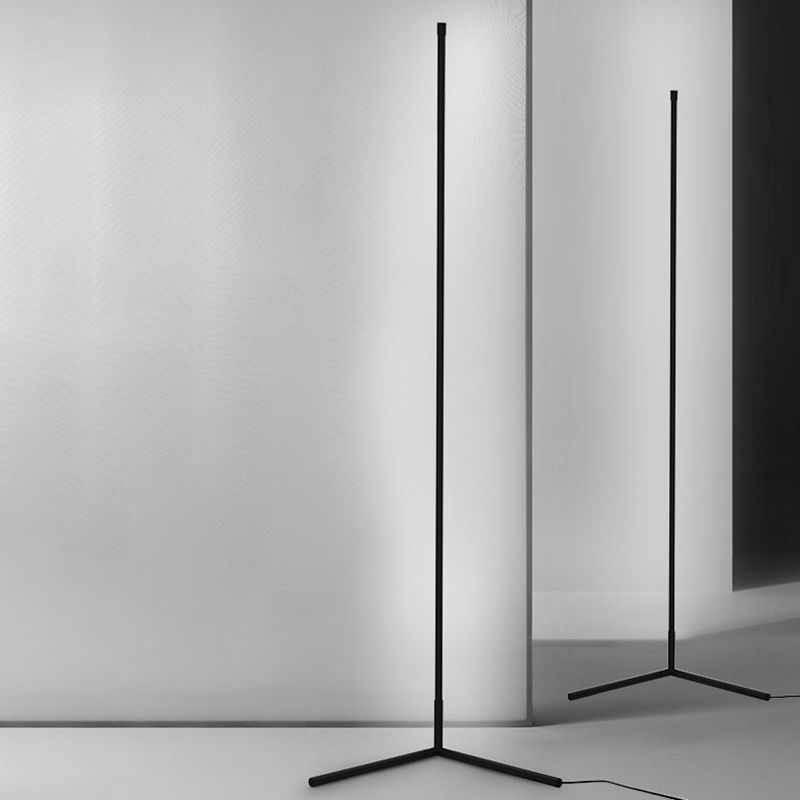 Metal Linear Shape Floor Lamp Modern Style 1 Light Floor Lamp Fixture in Black