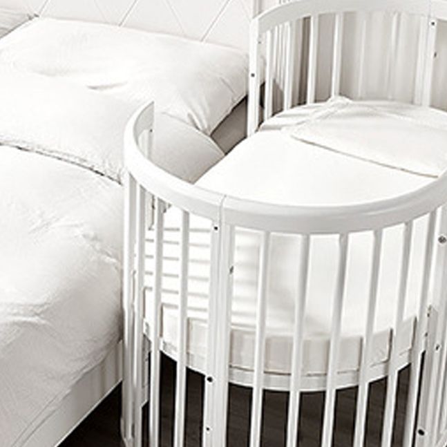 Modern Natural Nursery Bed with Guardrails Convertible Nursery Bed