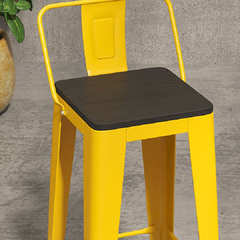 Sgabello da bar in legno in ferro giallo in stile industriale bassa schiena 29,53 "contropiede con sedile quadrata