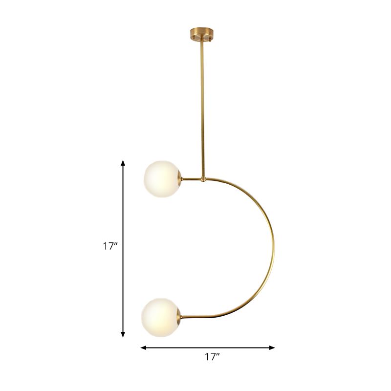 Metaal C -vormig hangend hanglampje met melkglasbalschaduw Moderne 2 lichten Hangende lamp in goud