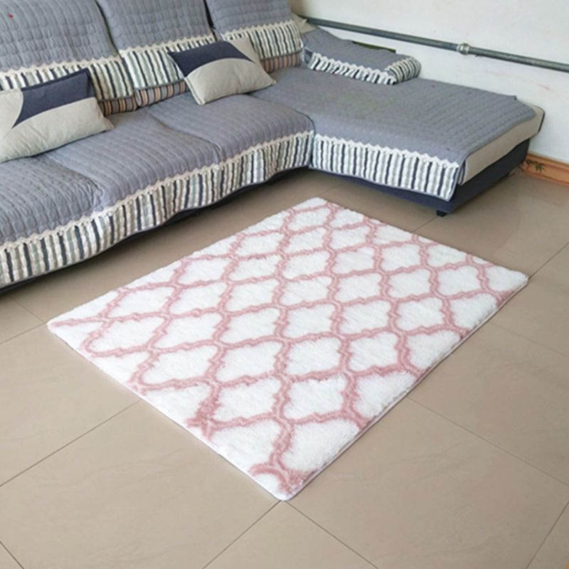 Unique Quatrefoil Patterned Rug Multi Color Modern Carpet Faux Fur Anti-Slip Backing Pet Friendly Machine Washable Rug for Room