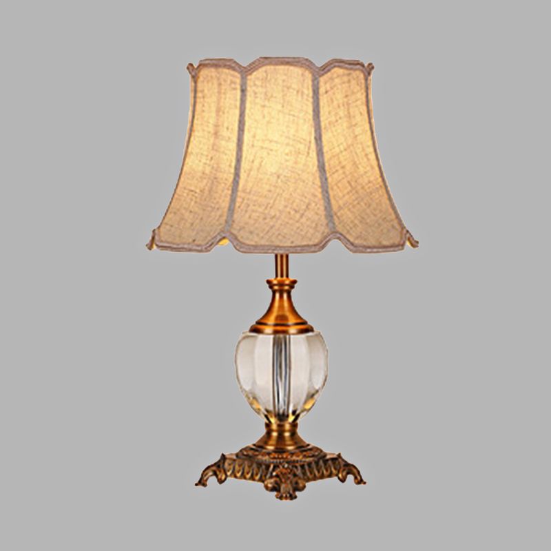 Lampada da tavolo a campana a pannelli rustici a testa singola luce comodina in beige per camera da letto