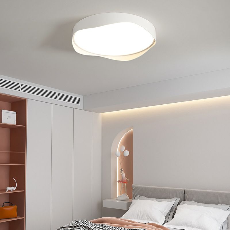 Contemporary LED Ceiling Lamp White Metal Indoor Flush Mount Lighting