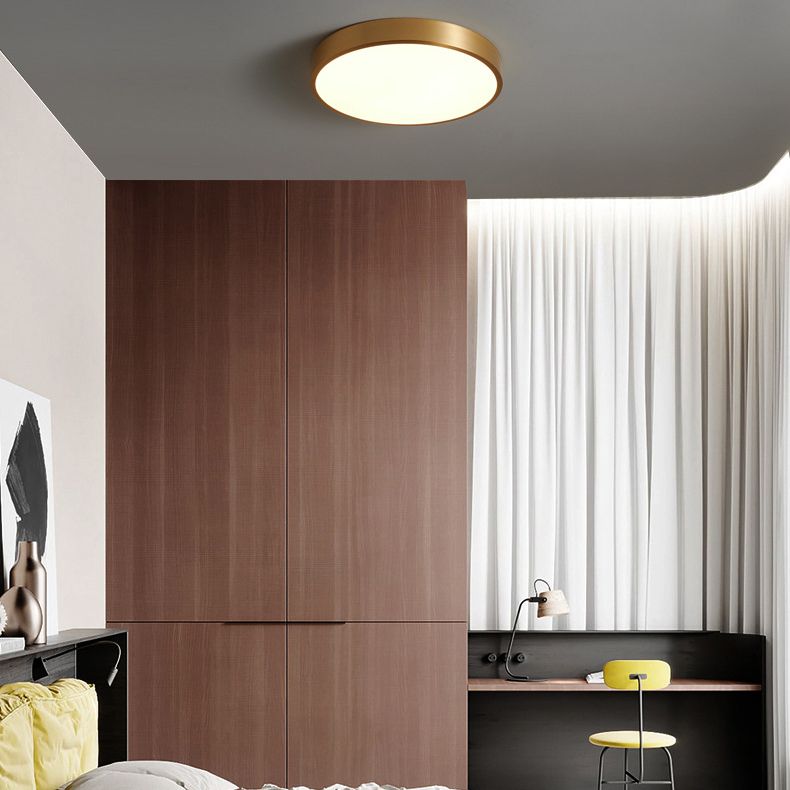 Single Golden Flush Mount Lighting Circle Metal Ceiling Light for Bedroom