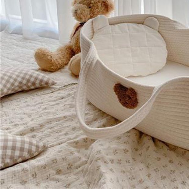 Portable Crib Cradle Oval Folding Moses Basket for Newborn and Baby