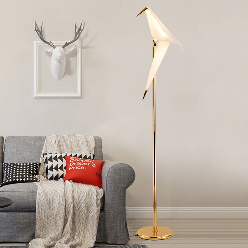 Kunststoff gefaltete Stehlampe mit Vogelform zeitgenössischer LED GOLD Finish Boden