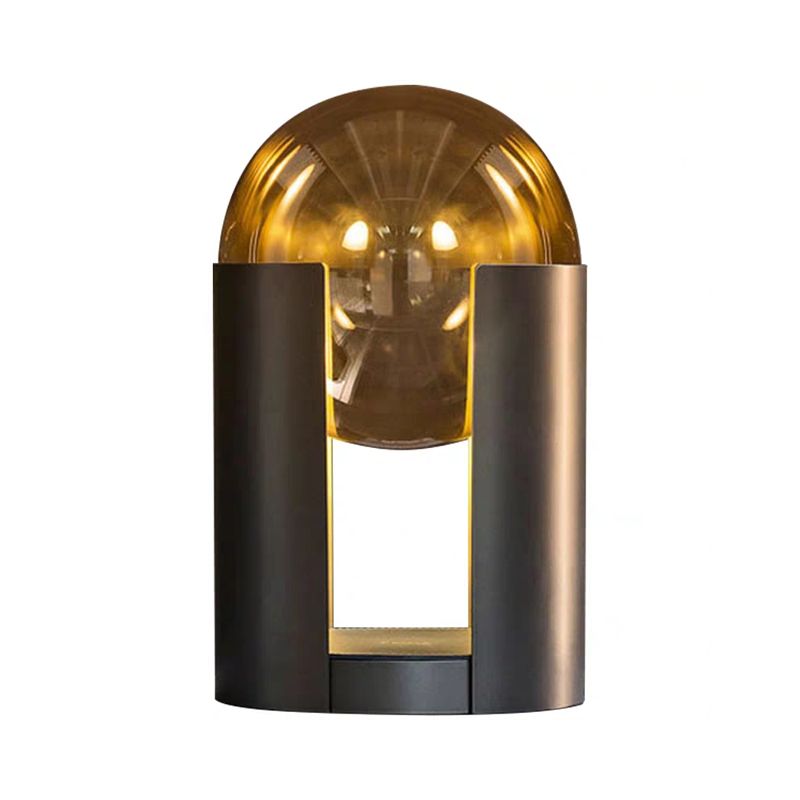 Table cylindrique noire Lumière postmoderne 1 bulbe Amber Ball Glass Night Stand Lampe avec conception d'espace