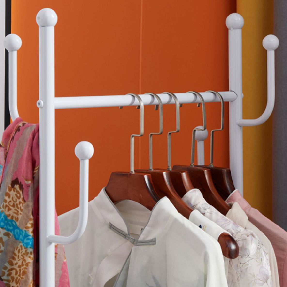 Popular Metal Coat Hanger Storage Basket Solid Color Coat Rack with Castors