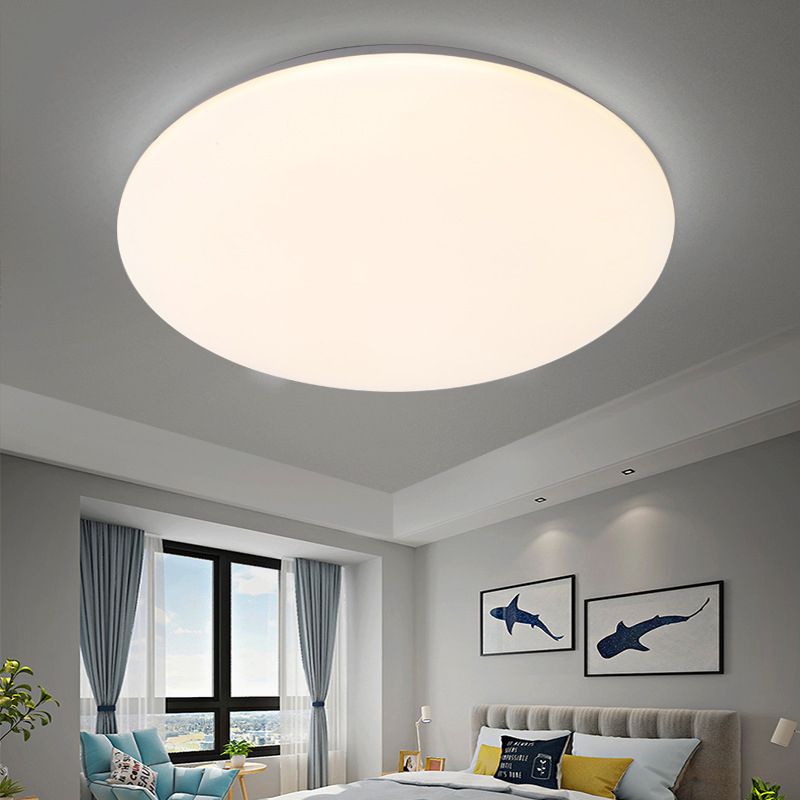 1 Light Round Flush Mount Light Modern Style Metal Flush Mount Lamp in White