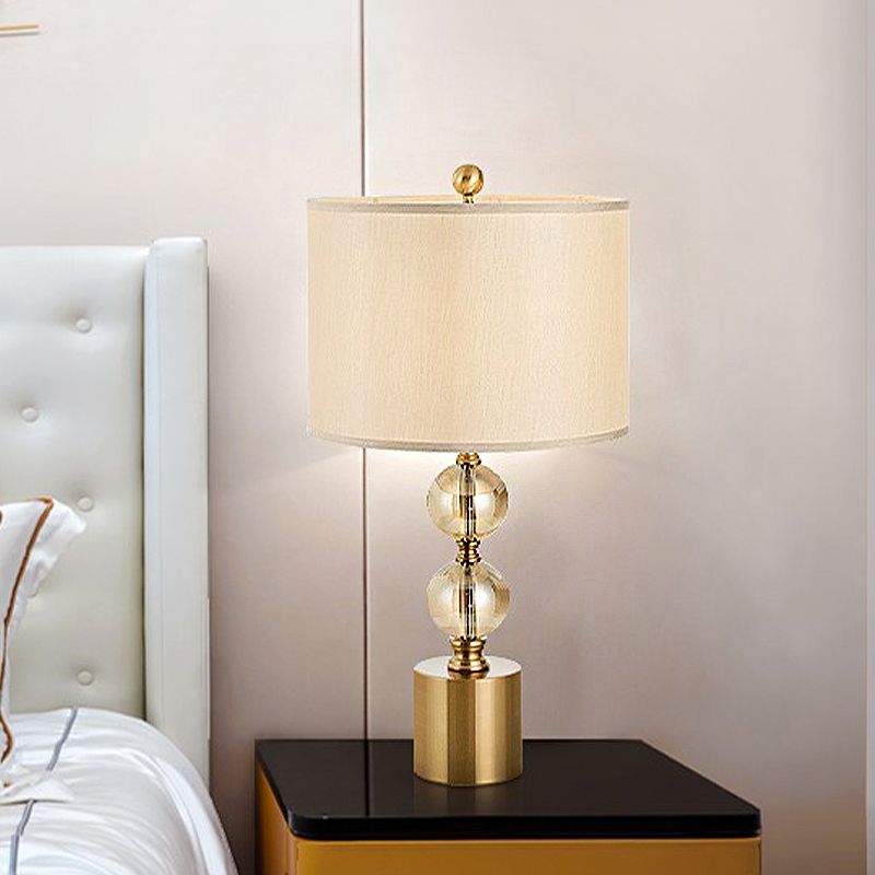 1 Head Night Lamp Classic Bedroom Crystal Nightstand Light with Round Fabric Shade in Brass