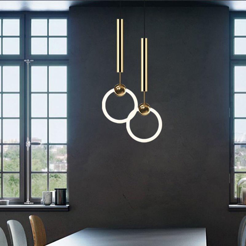 Style contemporain linéaire pendant léger métal simple léger lampe suspendue en or