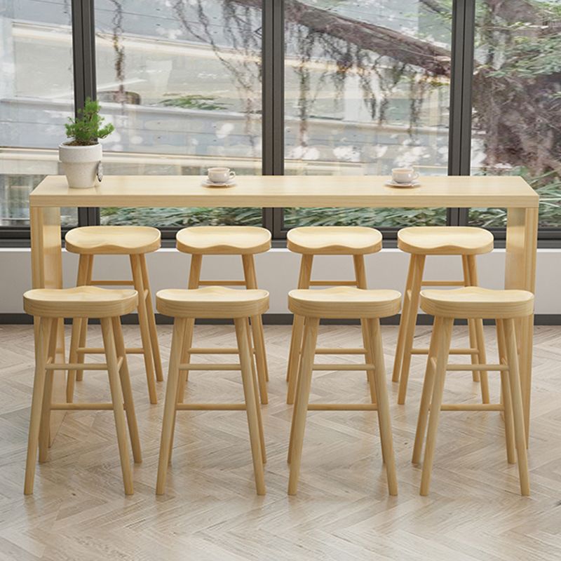 Mesa de bistro de madera natural interior rectángulo moderno de barra de cóctel de trineo