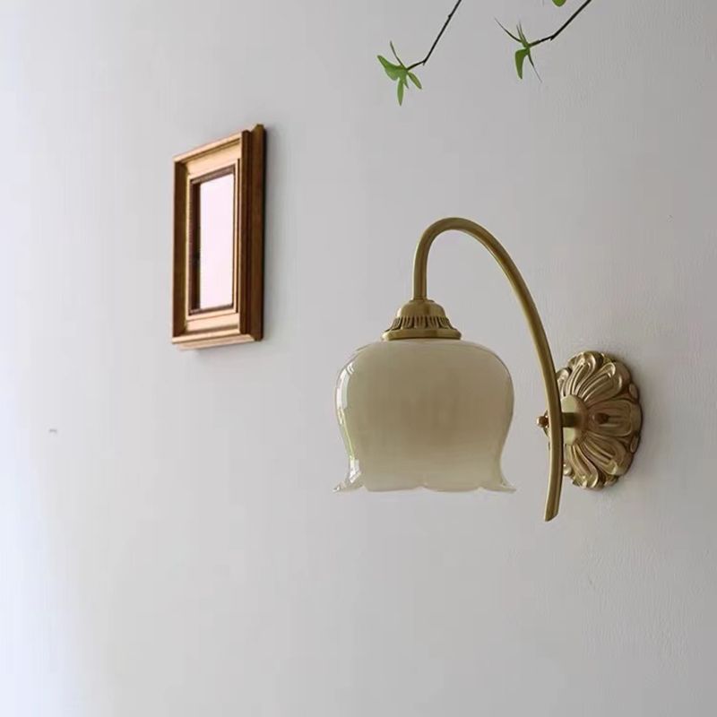 Modern Metal Wall Sconce Flower Shape 1 Light Vanity Lamp with Resin Shade