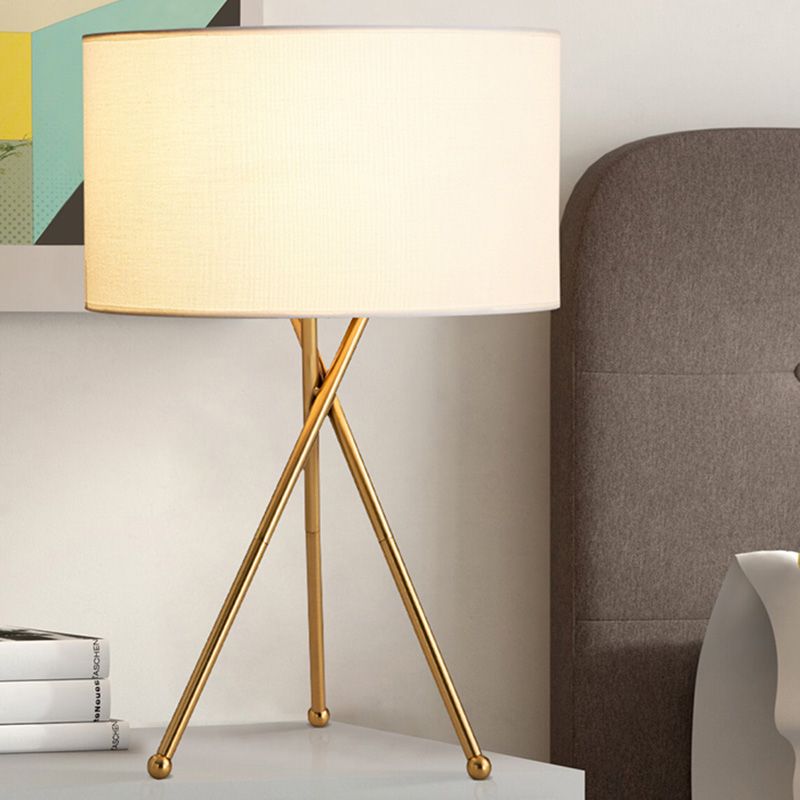 Fabric Drum Shaped Table Lamp Artistic 1��Bulb Nightstand Light with Metallic Tripod