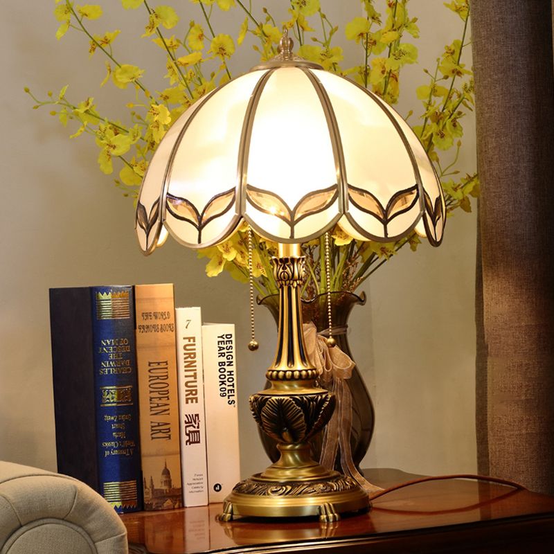 Gold 1-Bulb Nightstand Light Colonialist Beige Glass Scalloped Metal Table Lamp with Pull Chain