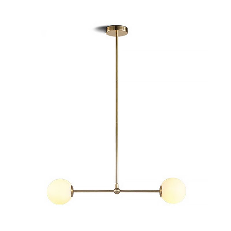 Pendre minimaliste en forme de barre métallique 2 lumières Chandelier postmoderne en or avec une teinte en verre blanc orbe