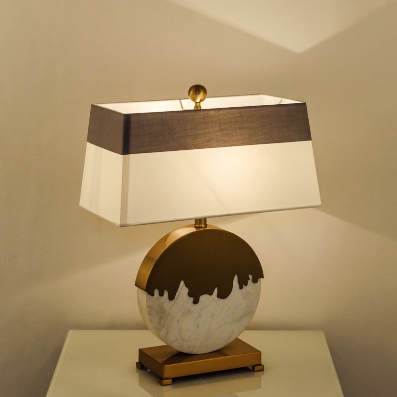 1 Head Bedroom Task Lighting Modern Gold Nightstand Lamp with Pagoda Fabric Shade