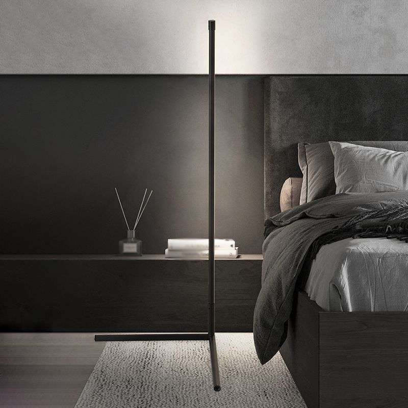 Metal Linear Shape Floor Lamp Modern Style 1 Light Floor Lamp Fixture in Black