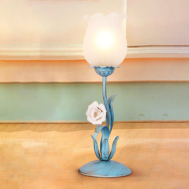 1 Bulb Blossom Table Lighting Romantic Pastoral Blue/Pink Metal Nightstand Lamp for Living Room