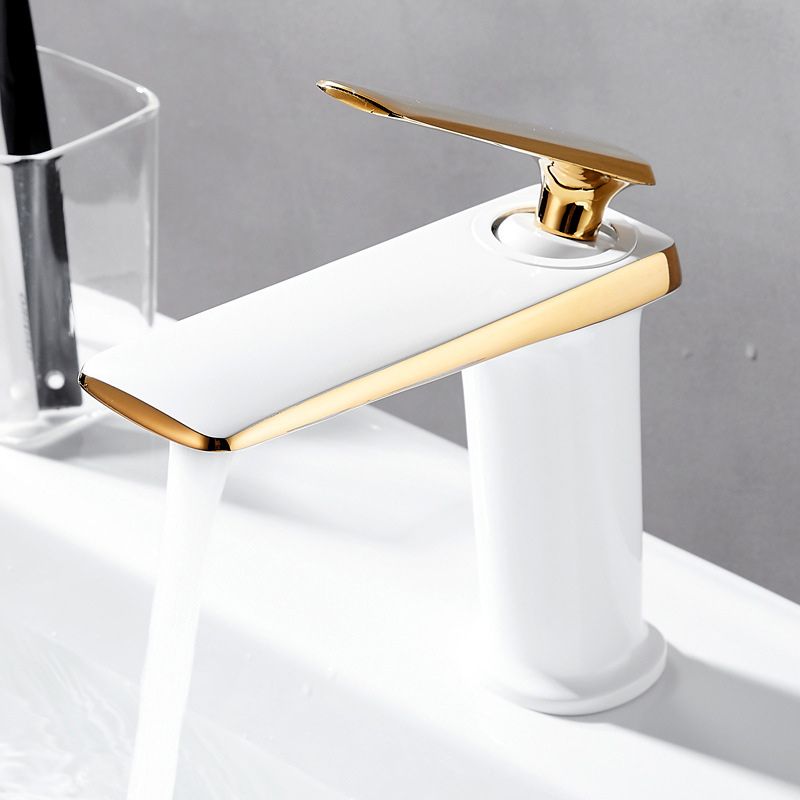 Single Hole Vanity Sink Faucet 6.69" H Modern Luxury Basin Faucet