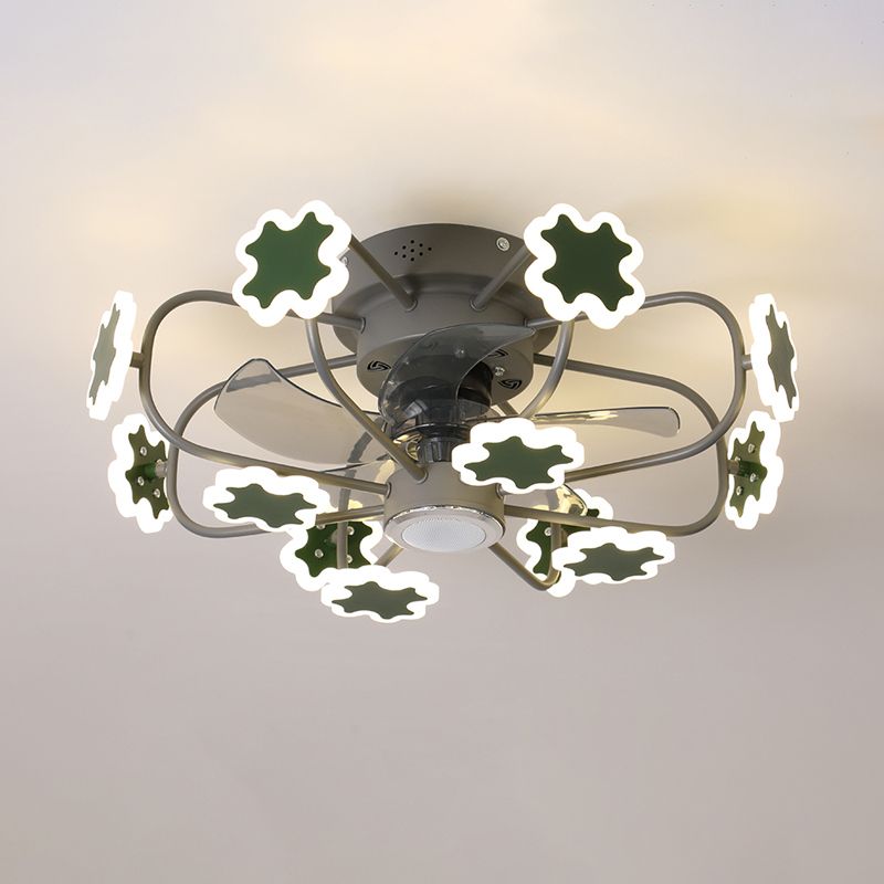 Bloemkooi LED Semi Flush plafondventilator Macaron Iron 5-blade 23,5 "W Slaapkamer Semi Flush Mount Light met kruisdecoratie in grijs/wit/koffie