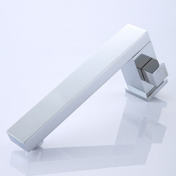 Modern Swivel Bathroom Faucet Low Arc Deck Mounted Bathtub Faucet