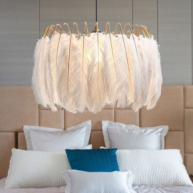 Lampadario del soffitto con soffitto di piume di struzzo moderno creativo bianco a soffitto appeso per la camera da letto